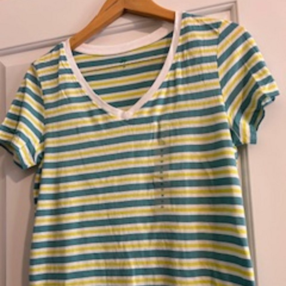 Women's T-Shirt Green Striped Size Medium V-Neck Short Sleeves New